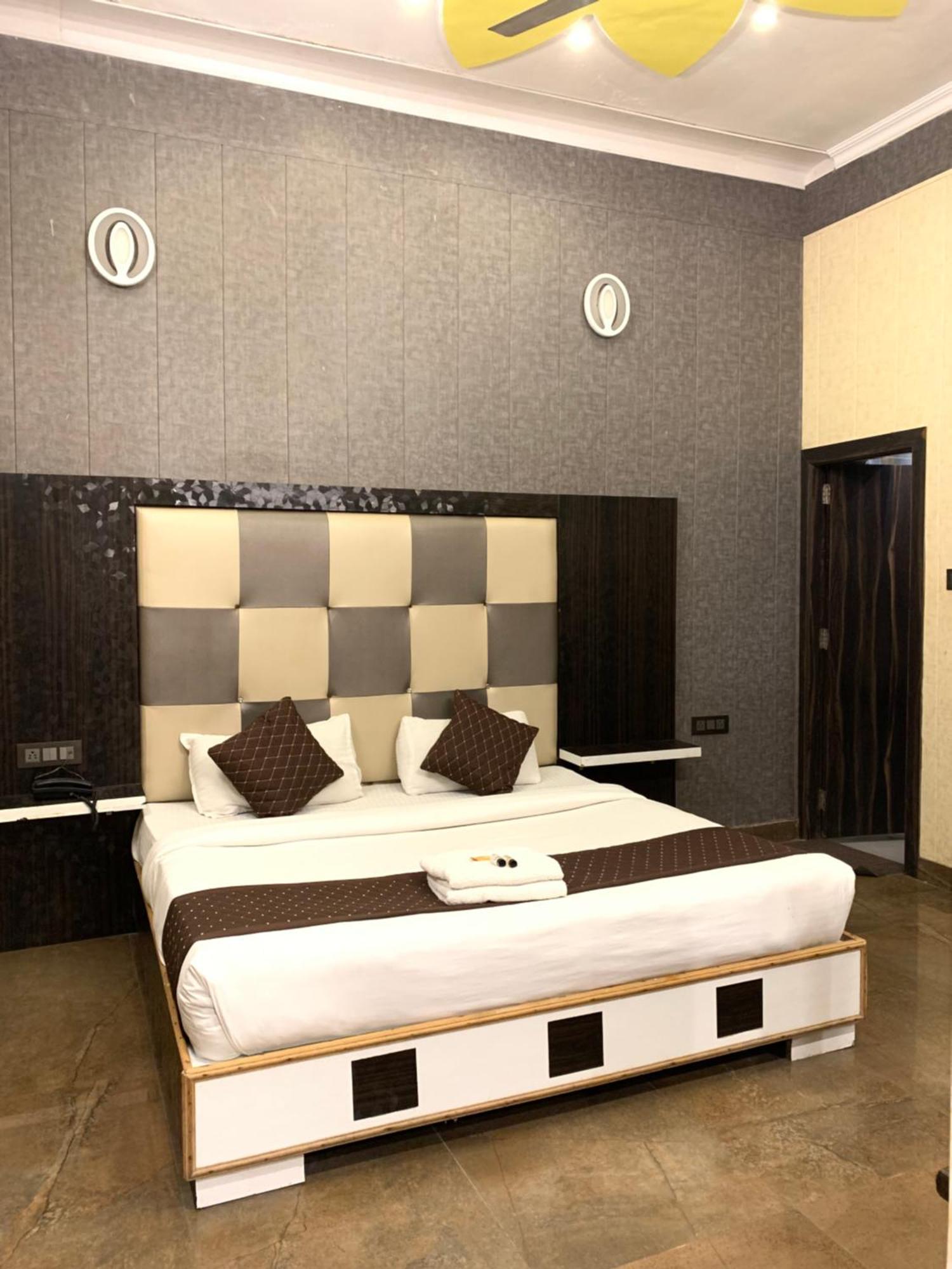 Hotel Pardesi Haridwār Exteriér fotografie
